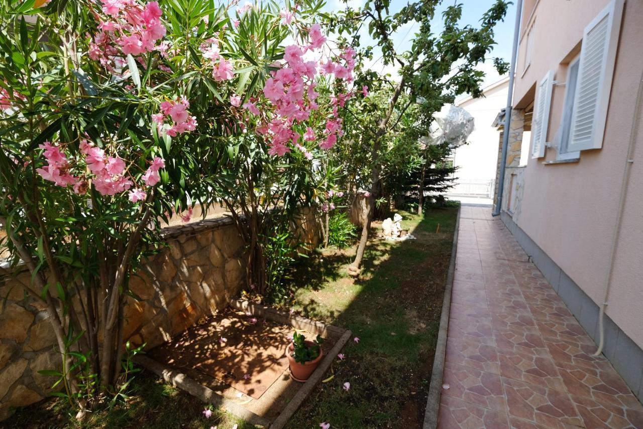 Apartments Coral, Klimno, Island Krk Exterior photo