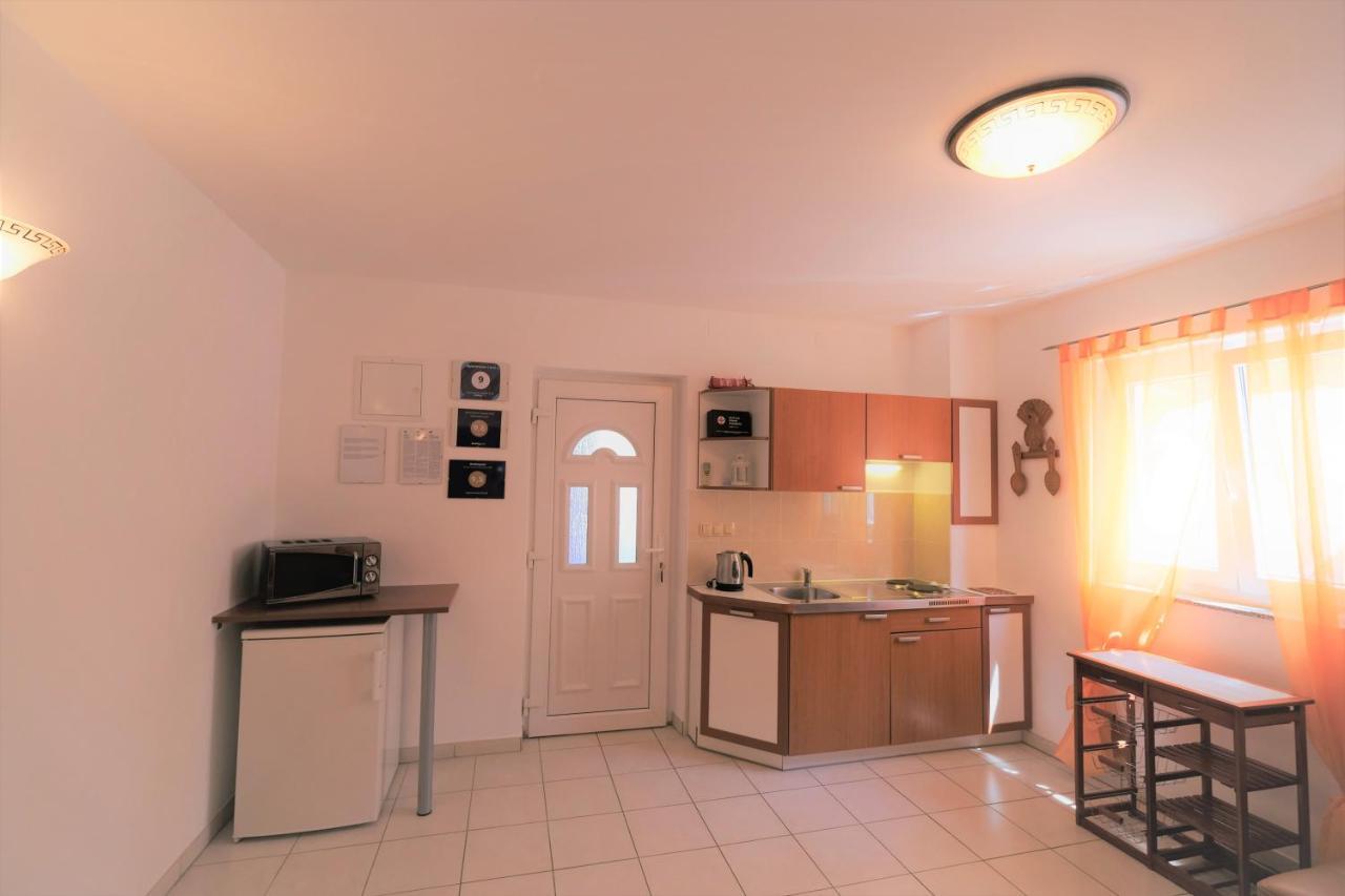 Apartments Coral, Klimno, Island Krk Exterior photo
