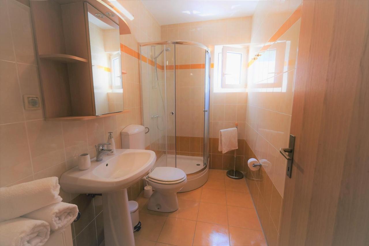 Apartments Coral, Klimno, Island Krk Exterior photo