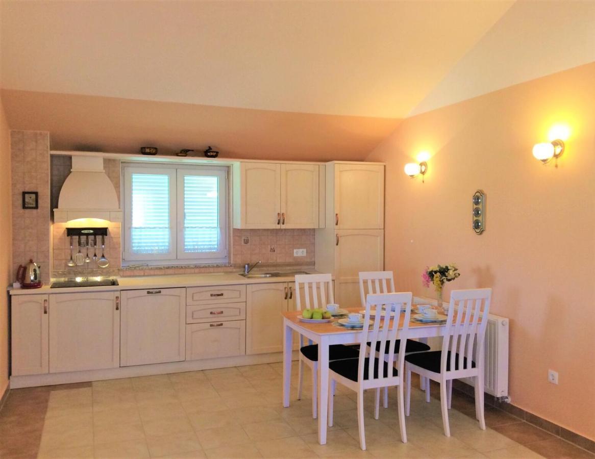 Apartments Coral, Klimno, Island Krk Exterior photo