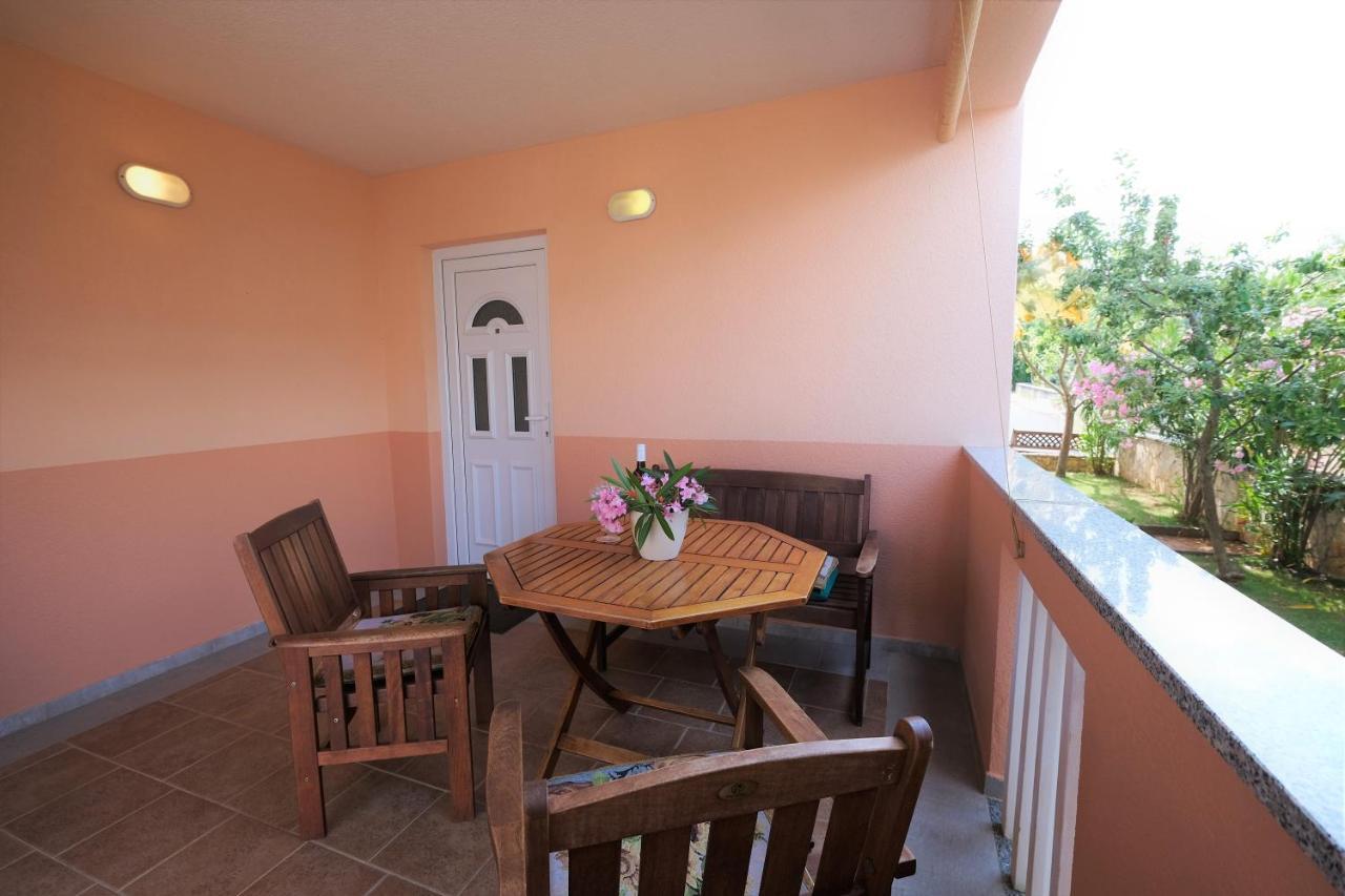 Apartments Coral, Klimno, Island Krk Exterior photo